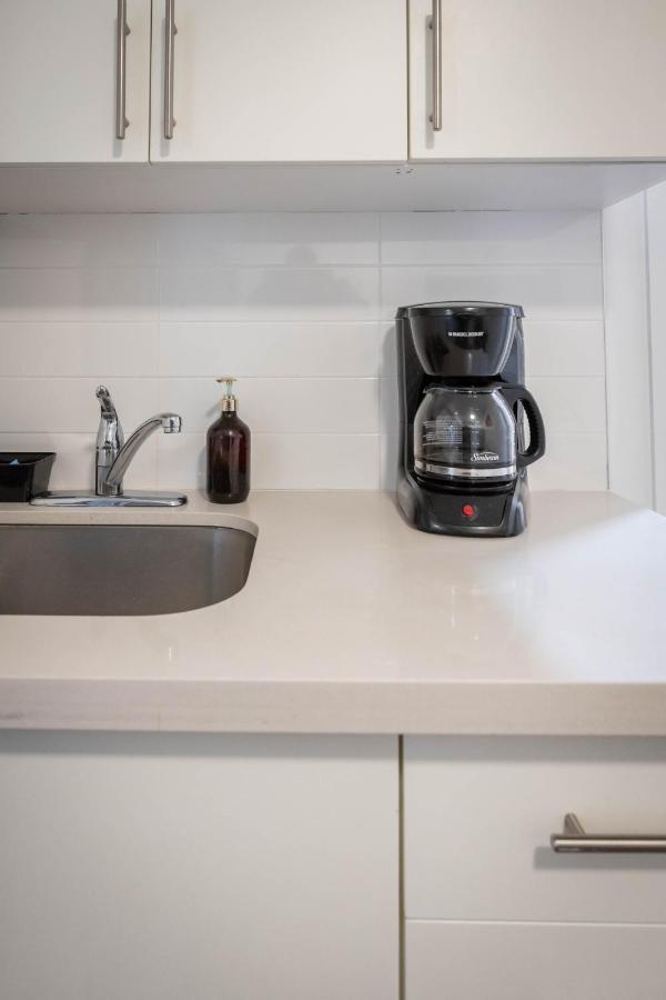 Ferienwohnung Bright Parkdale Court - Little Portugal W/ Free Parking Toronto Exterior foto