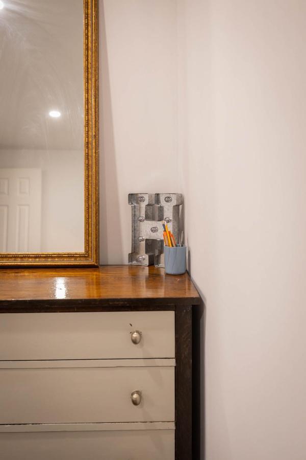 Ferienwohnung Bright Parkdale Court - Little Portugal W/ Free Parking Toronto Exterior foto