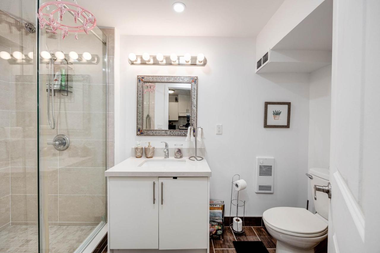 Ferienwohnung Bright Parkdale Court - Little Portugal W/ Free Parking Toronto Exterior foto