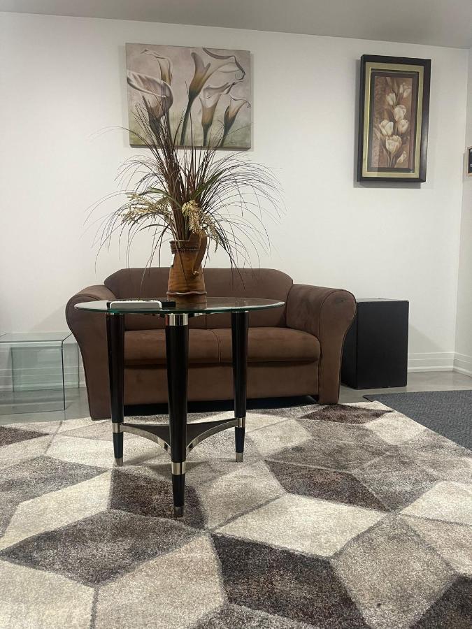 Ferienwohnung Bright Parkdale Court - Little Portugal W/ Free Parking Toronto Exterior foto