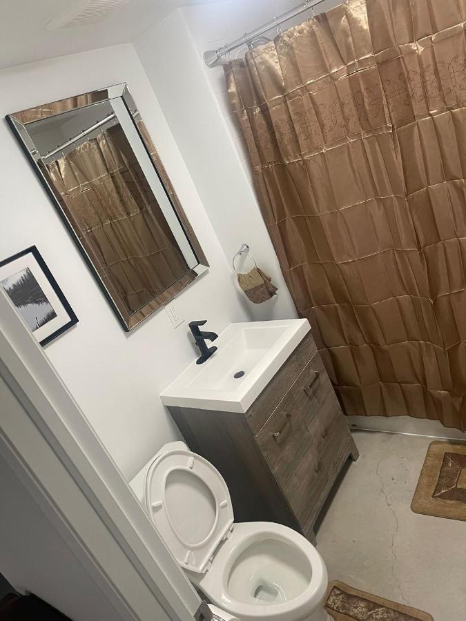 Ferienwohnung Bright Parkdale Court - Little Portugal W/ Free Parking Toronto Exterior foto