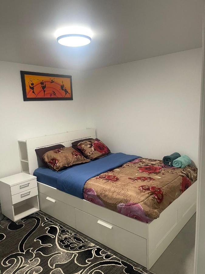 Ferienwohnung Bright Parkdale Court - Little Portugal W/ Free Parking Toronto Exterior foto