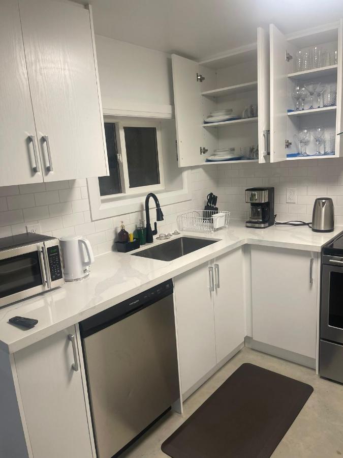 Ferienwohnung Bright Parkdale Court - Little Portugal W/ Free Parking Toronto Exterior foto